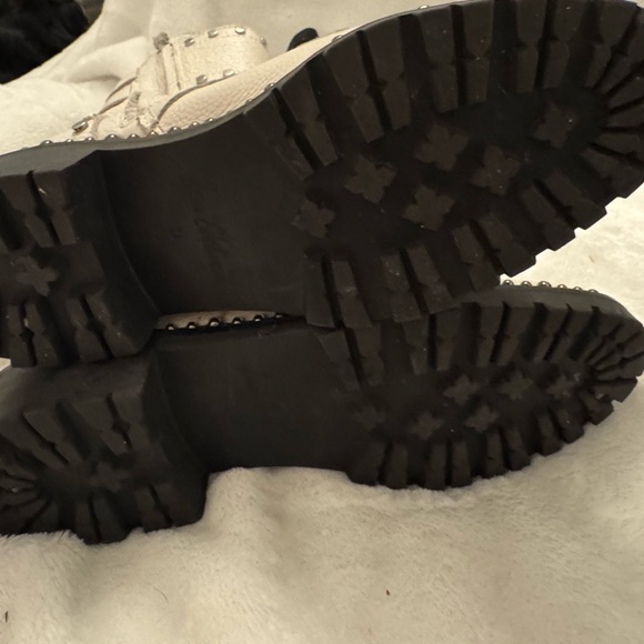 Circus by Sam Edelman Cream/Black Combat Boots 9 - Picture 4 of 11